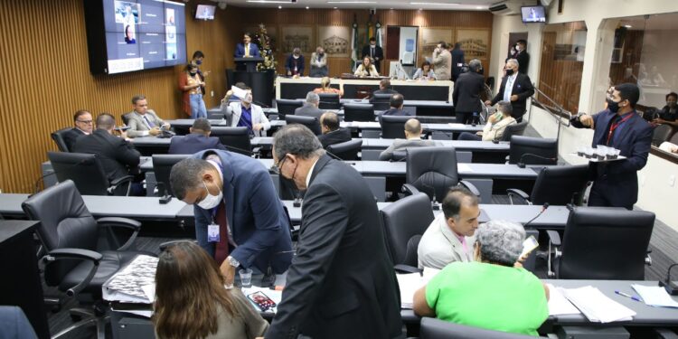 Câmara Municipal de Natal aprova LOA 2022 com 957 emendas