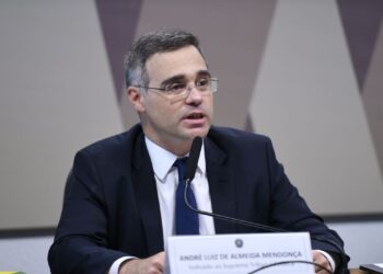 Plenário do Senado aprova indicação de André Mendonça ao STF