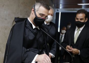 André Mendonça toma posse como ministro do STF