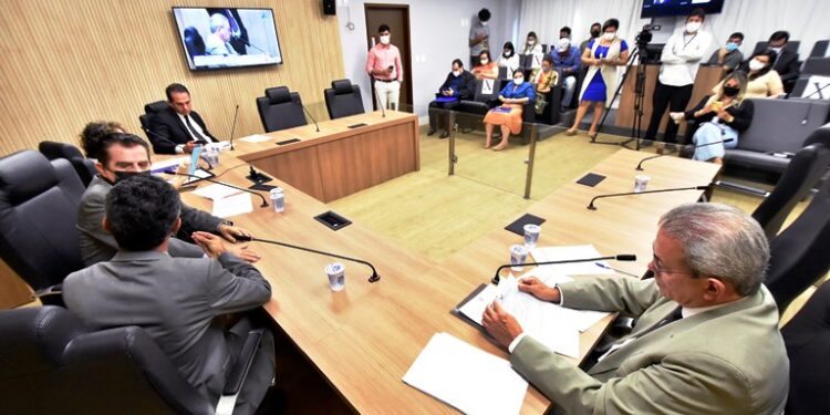 CCJ da Assembleia Legislativa aprova matéria sobre autonomia financeira da UERN