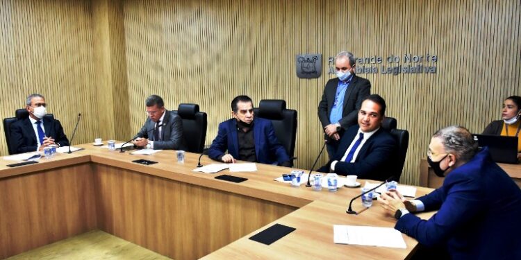 Comissão de Constituição e Justiça aprova projetos na área da educação