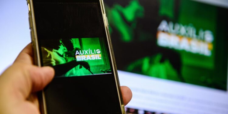 Caixa começa a pagar Auxílio Brasil com valor mínimo de R$ 400