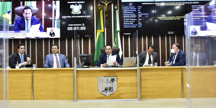 Assembleia Legislativa aprova reajustes salariais de servidores e autonomia da UERN