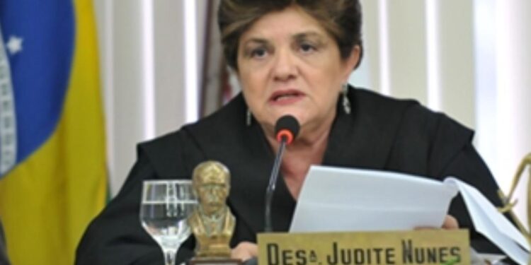 Desembargadora Judite Nunes se aposenta e é homenageada em última sessão no pleno do TJ/RN
