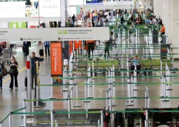 Juizado do Aeroporto orienta consumidores que compraram passagens aéreas para o período da pandemia