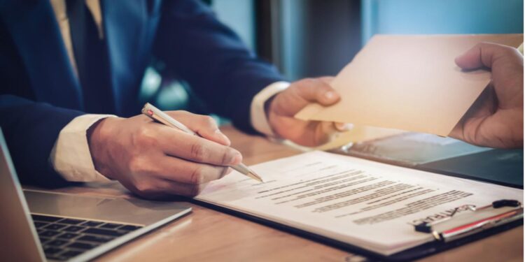 Crédito resultante de honorários advocatícios não tem preferência em relação ao crédito do próprio cliente