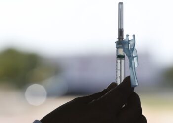 Vacinação de crianças deve começar em janeiro, diz Ministério da Saúde