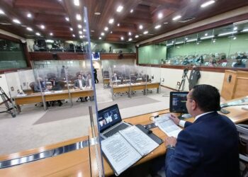 Assembleia do RN aprova projeto que obriga sinalização em portas de vidros