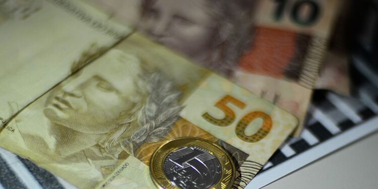 Teto do seguro-desemprego sobe para R$ 2.106,08 após reajuste