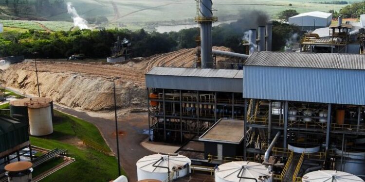 Sancionada com vetos lei que permite venda de etanol para o consumidor