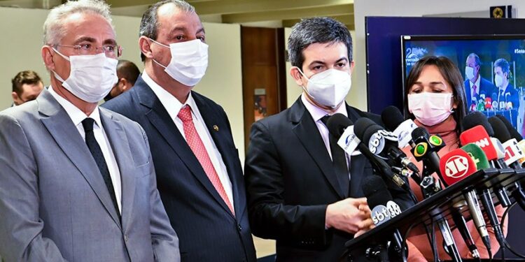 Avanço da ômicron e apagão de dados levam senadores a cogitar nova CPI