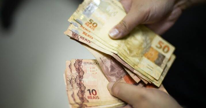 Auxílio Brasil deve injetar, no mínimo, R$ 84 bilhões na economia