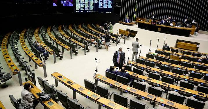 Congresso começa o ano com 36 vetos presidenciais pendentes de votação