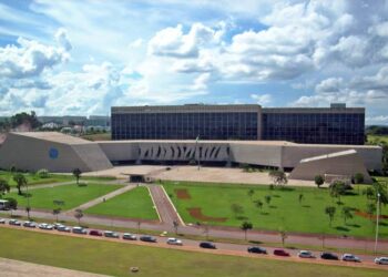 STJ nega análise de pedido de suspensão de passaporte da vacina para viagens ao Brasil