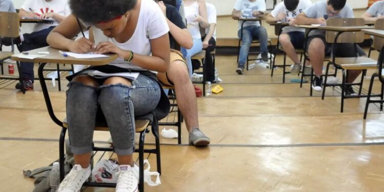 Governo edita MP que concede abatimento de até 92% em dívidas do Fies