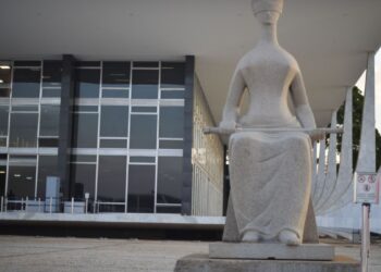 Ministro do STF decide que universidades podem exigir vacinação