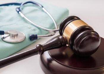 Sentença confirma obrigação de Município em realizar controle sobre jornada de profissionais de saúde