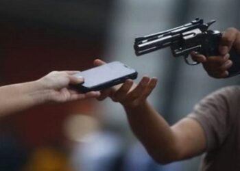 Homem é condenado pela Justiça por roubo de celular