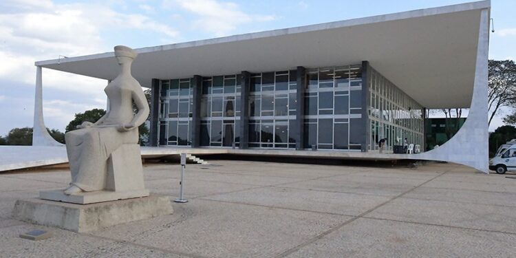 Ministro Lewandowski veda utilização do canal Disque 100 para queixas sobre vacinação contra covid-19