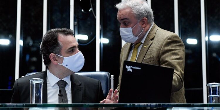 Relator do projeto no Senado sobre preços dos combustíveis, prevê redução de R$ 0,50 na gasolina e R$ 10 no gás