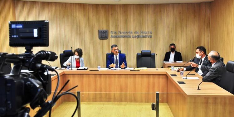 Leitura e votação de relatório da CPI da Arena das Dunas ficam para quinta-feira