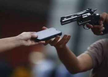 Dois homens são condenados por roubo de celulares em Ponta Negra