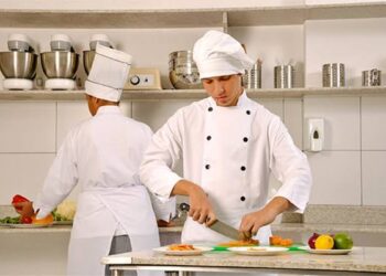 Certificação profissional para auxiliar de cozinha segue disponível de forma de gratuita no Senac/RN