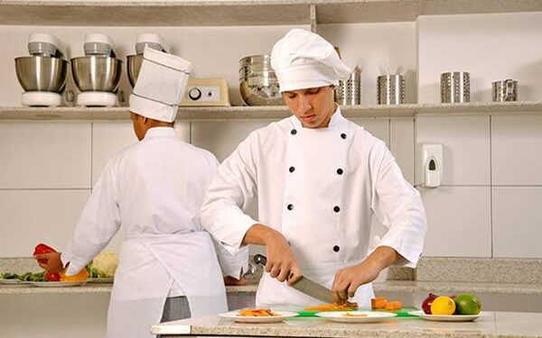 Certificação profissional para auxiliar de cozinha segue disponível de forma de gratuita no Senac/RN