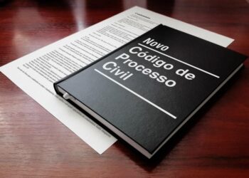 No CPC/1973, litisconsortes com advogados diferentes têm prazo em dobro para impugnar cumprimento de sentença