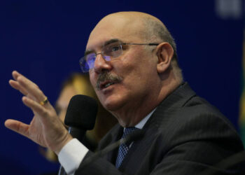 Ministro da Educação pede exoneração do cargo