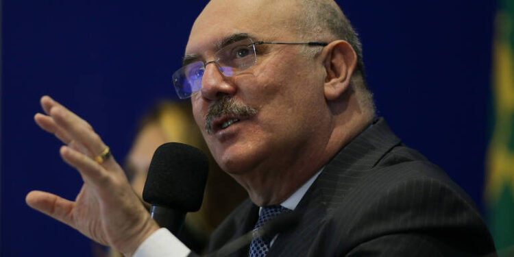 Ministro da Educação pede exoneração do cargo