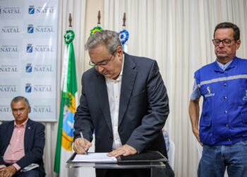 Ordem de serviço para construção do novo Mercado da Redinha é assinada pelo prefeito Álvaro Dias