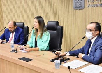 Comissão de Constituição e Justiça aprova reajuste de 33,24% para professores do estado