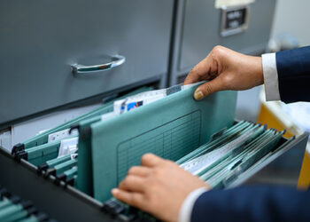 Poder público não pode alegar excesso de gasto com pessoal para negar progressão funcional com base na LRF