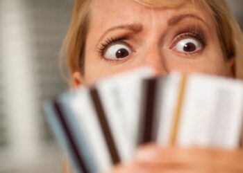 Por não pagar dívida contraída em cartão de funcionária, empregadora é condenada pela Justiça