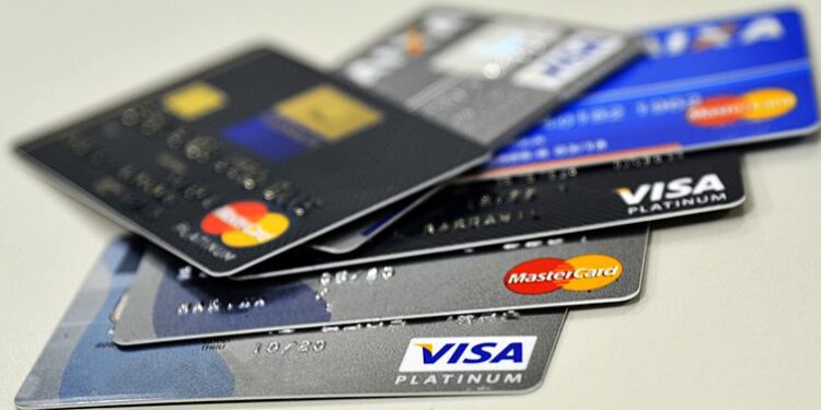 STF fixa tese sobre incidência de PIS/Cofins sobre taxas de administração de cartão de crédito