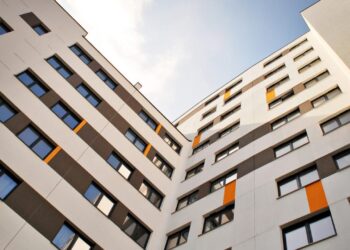 Relação jurídica com imóvel define responsabilidade pelo pagamento de obrigações condominiais