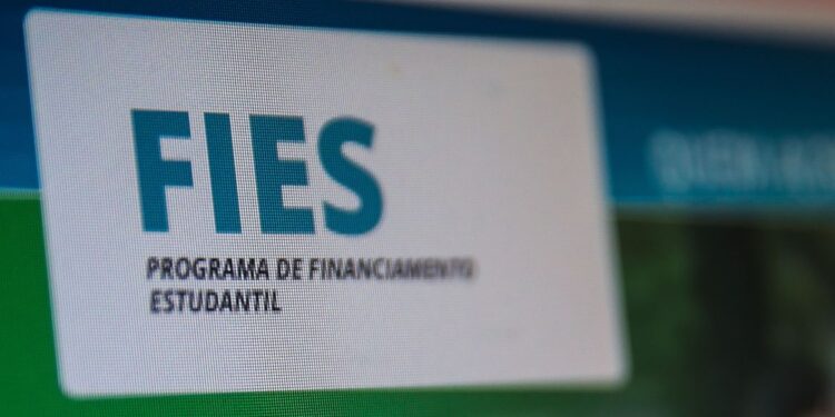 Estudantes inadimplentes já podem renegociar dívidas com Fies