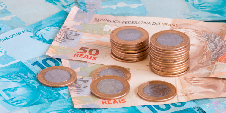 Estudante será indenizada por oferta de curso semipresencial não validado pelo MEC