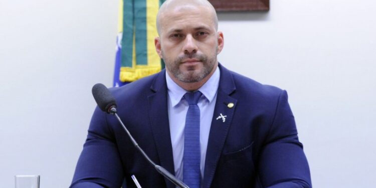 Juiz dá 72 horas para União se manifestar sobre graça constitucional a Daniel Silveira