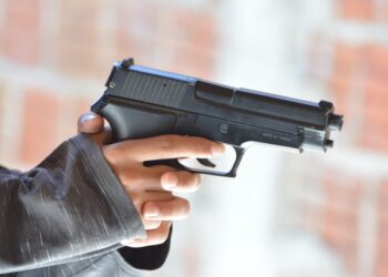 Assaltantes que entraram em apartamento com armas de fogo são condenados