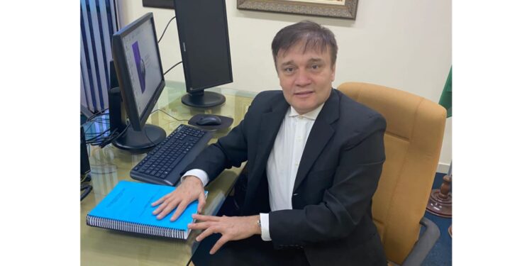 Tese aborda como o jeitinho brasileiro e músicas depreciativas podem influenciar na cultura brasileira