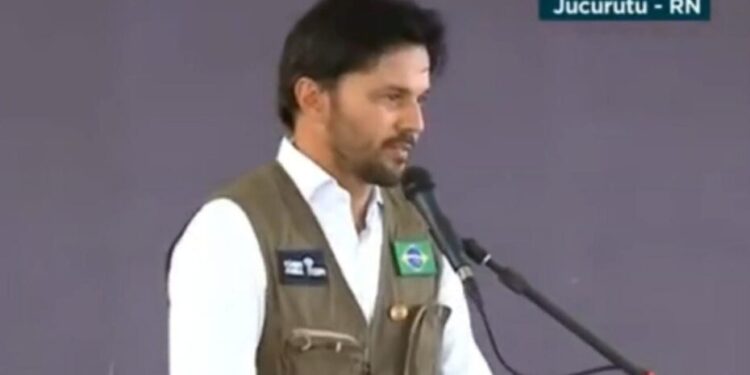 TRE-RN aplica multa ao ministro das Comunicações por propaganda eleitoral antecipada