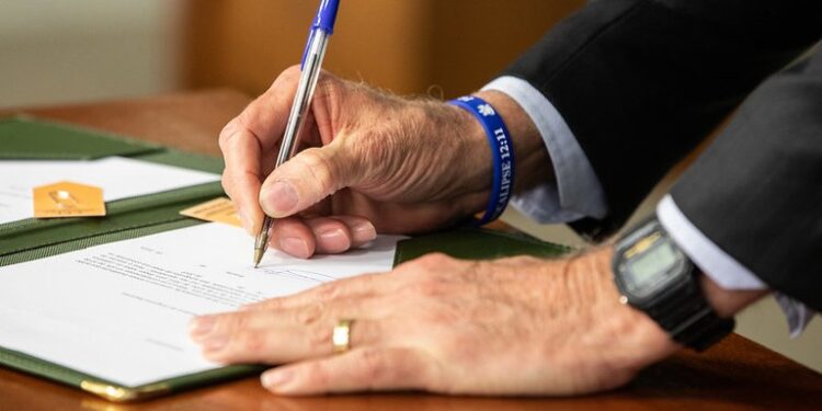 Lei que permite apreensão de veículos usados no tráfico é sancionada