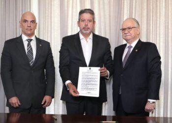 Câmara e TSE assinam compromisso de combater notícias falsas no período eleitoral