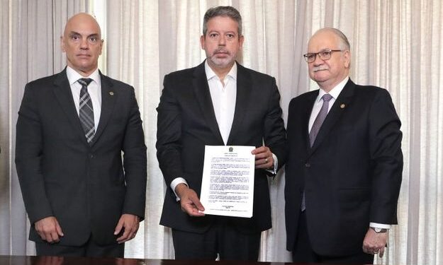 Câmara e TSE assinam compromisso de combater notícias falsas no período eleitoral