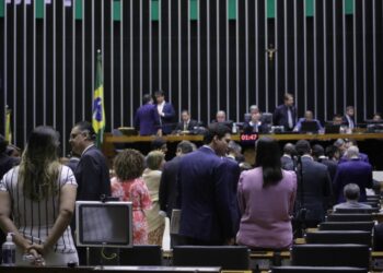 Câmara pode votar proposta que desobriga estados e municípios do investimento mínimo em educação