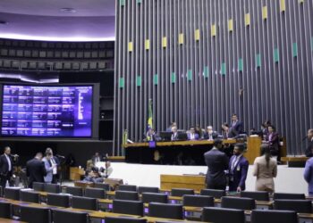Congresso aprova redução tributária para diesel e gás sem compensação de perdas de receita