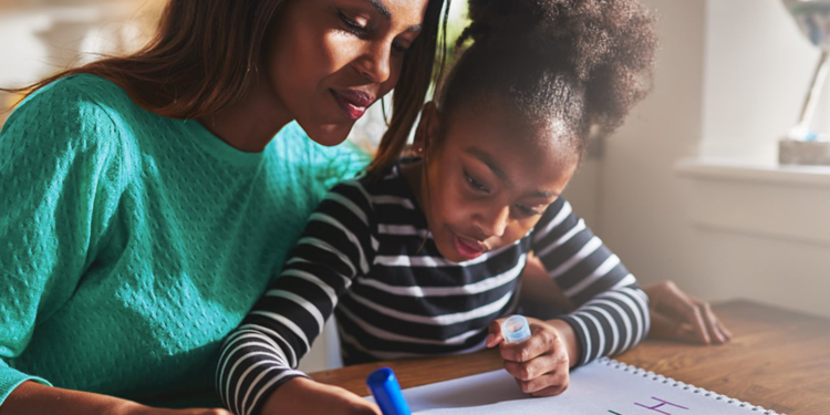 Câmara aprova projeto que permite a educação dos filhos em casa; proposta vai ao Senado
