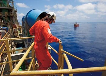 Transpetro terá que reintegrar em terra cozinheiro que não pode trabalhar embarcado